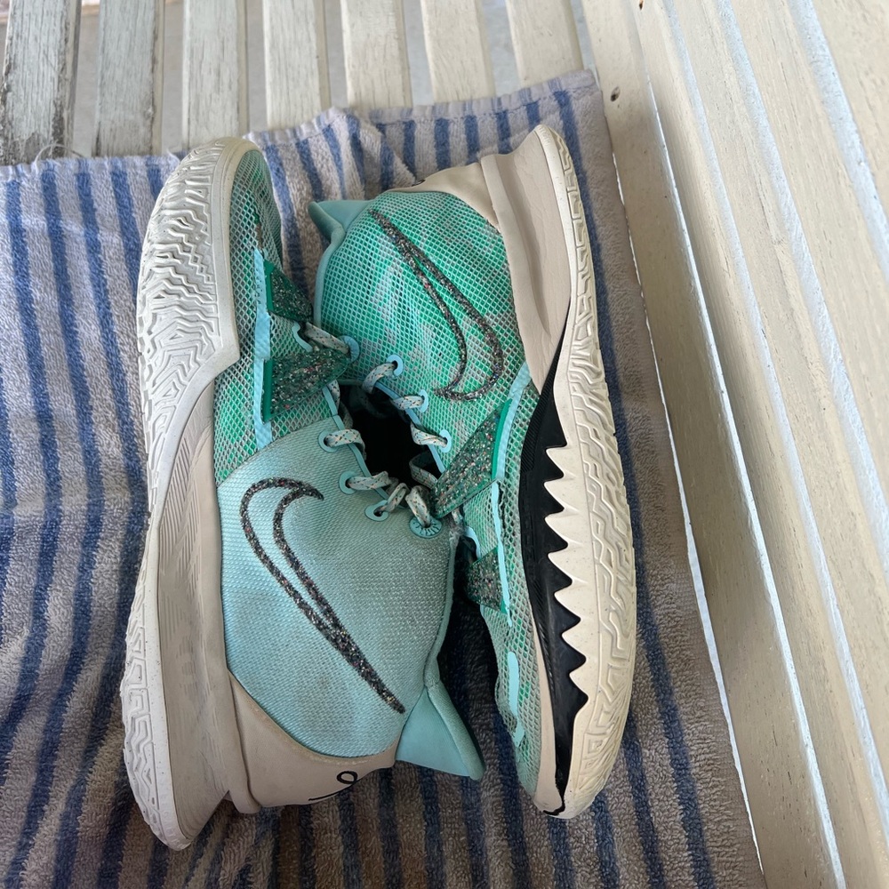 Kyrie 7 “Copa”